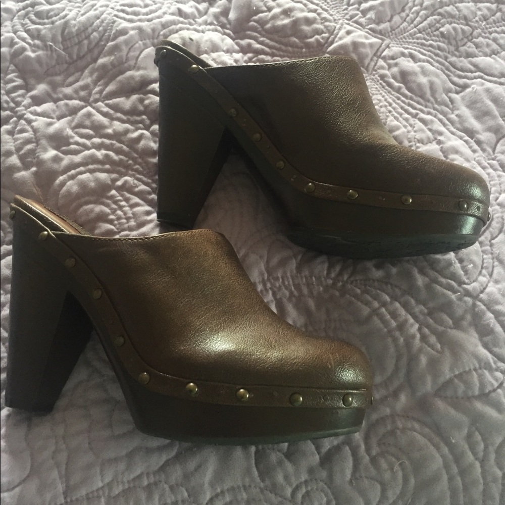 Zodiac clogs